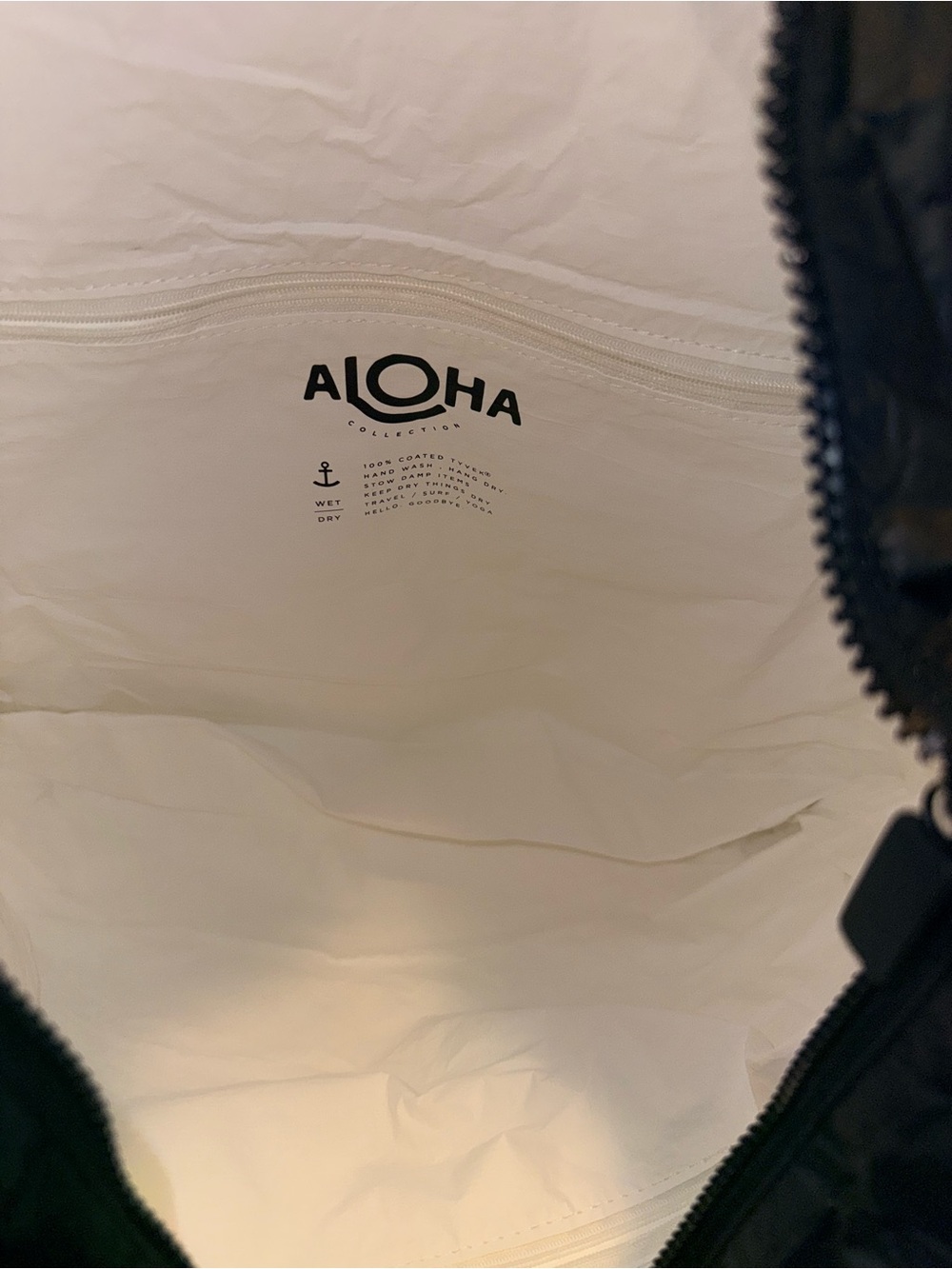 ALOHA Collection Coco Palms Day Tripper Tote - Black on White - Picture 5 of 5